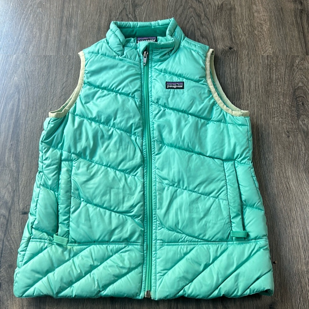 Patagonia Teal Kids Vest
Small (8)